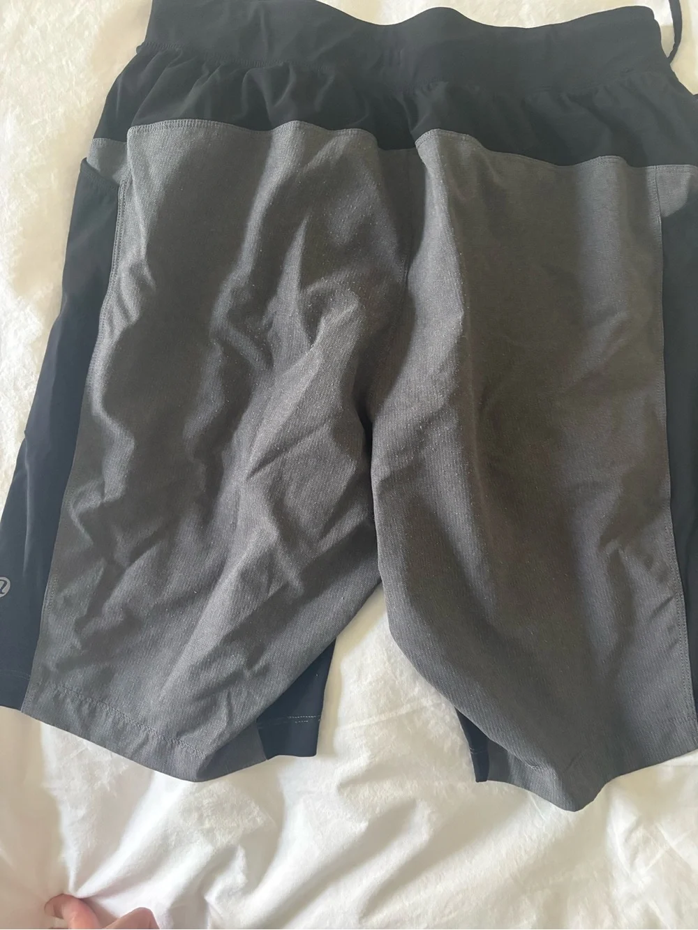 Lululemon Men’s 2 in 1 shorts 9”